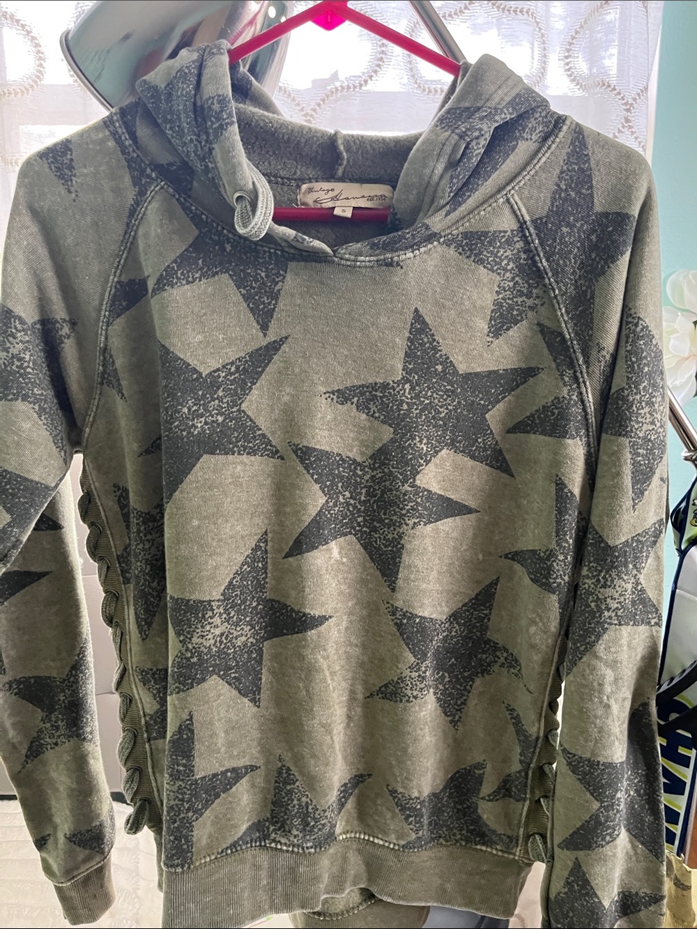 Vintage Havana Olive Green Star-Print Hoodie Sweater